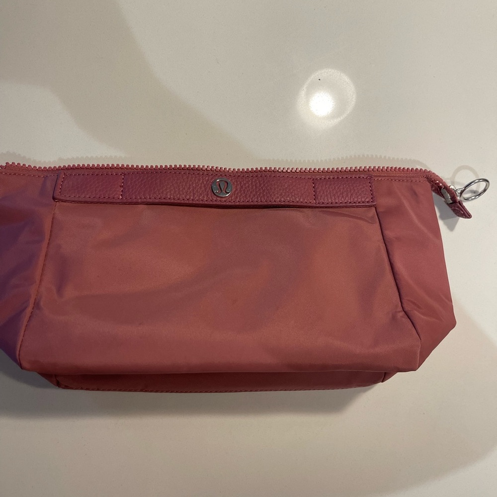 Lululemon travel pouch bag makeup